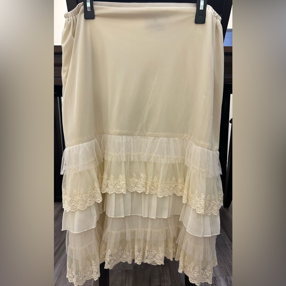 Dainty Jewells Tiered Lace Slip/Skirt in Cream - Picture 3 of 4
